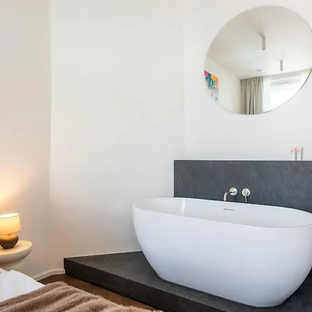 High-end With Ac & Paid Parking By Easybnb Premium