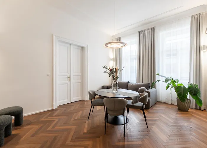 High-end With Ac Steps From Wenceslas Square By Easybnb Premium Lägenhet